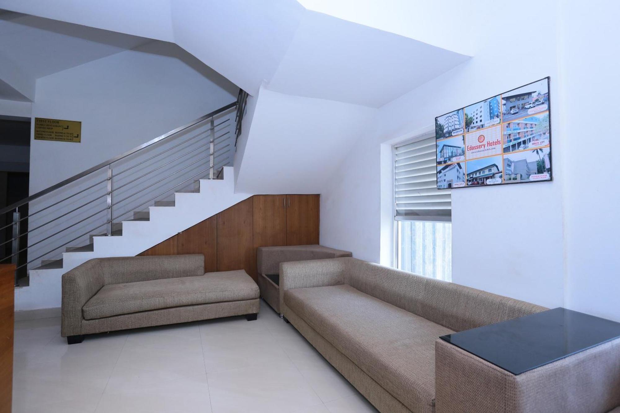 Super Townhouse Prince Palace Thiruvananthapuram Exterior foto